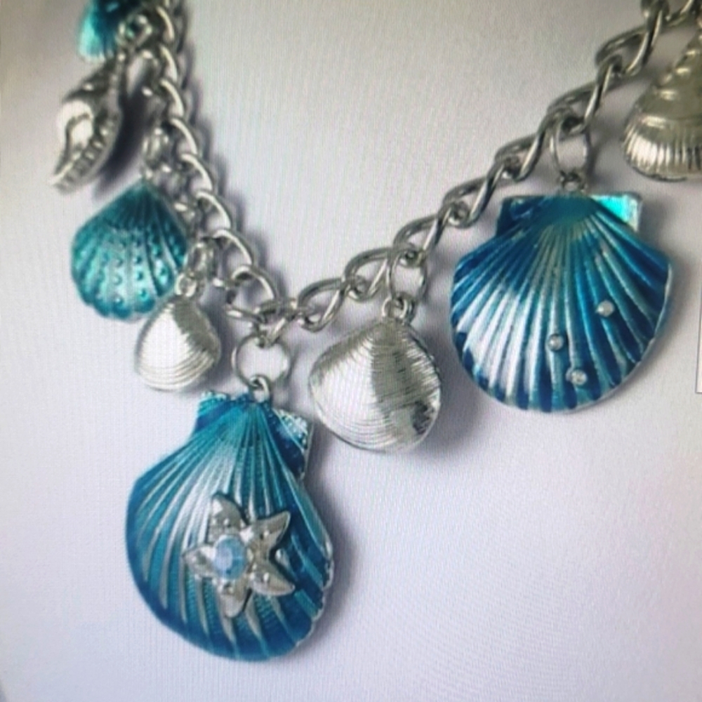(NWT) Artisanal Blue & Silver Shell Design Crystal Accent Necklace Set.Y - Picture 5 of 6